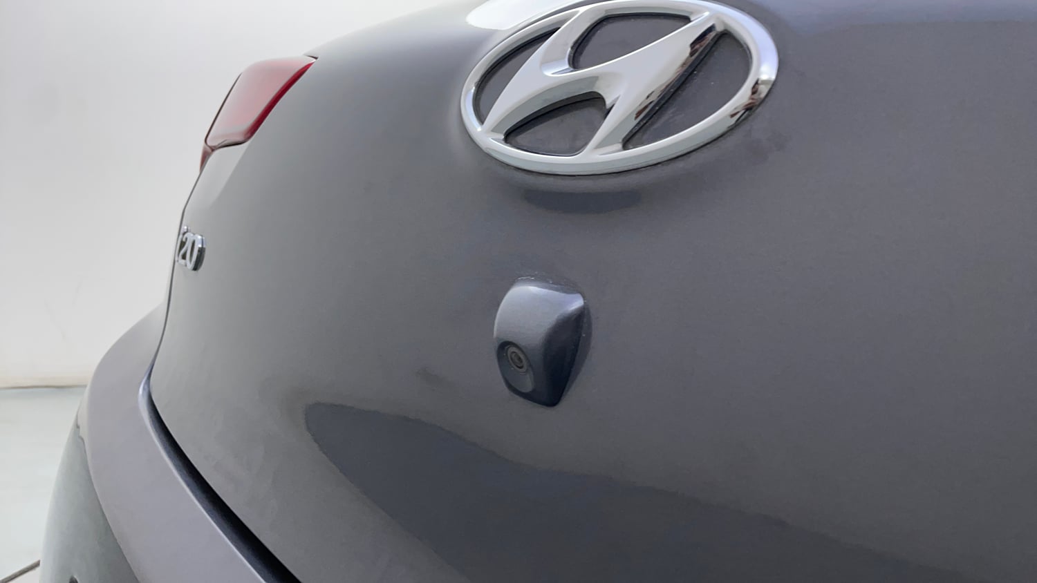 Used 2015 Hyundai Elite i20 Sportz 1.2 Petrol Manual top_features Rear camera