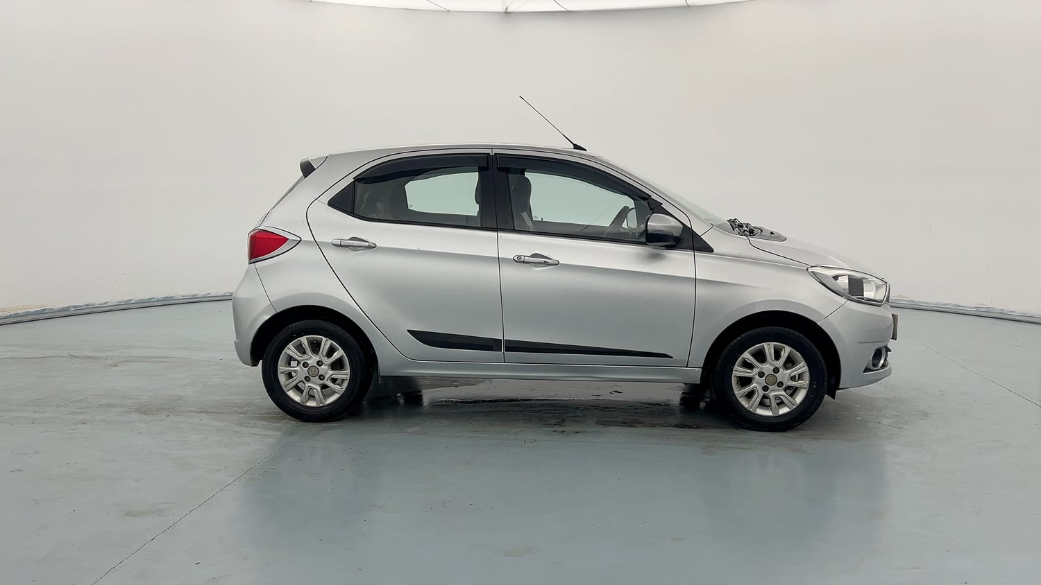 Used 2018 Tata Tiago Revotron XZ Petrol Manual exterior RIGHT SIDE VIEW