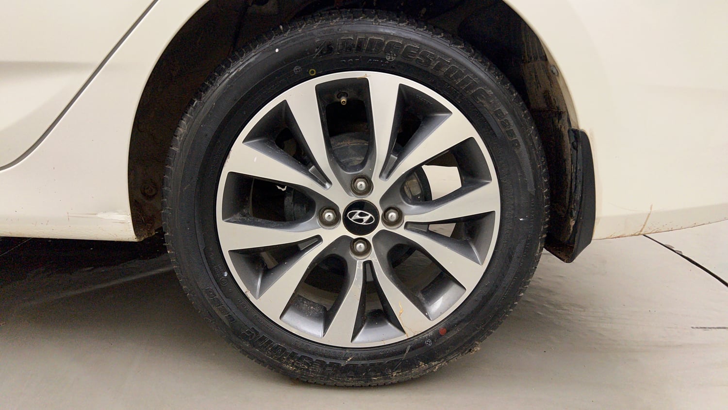Used 2016 Hyundai Verna 1.6 VTVT SX Petrol Manual tyres LEFT REAR TYRE RIM VIEW