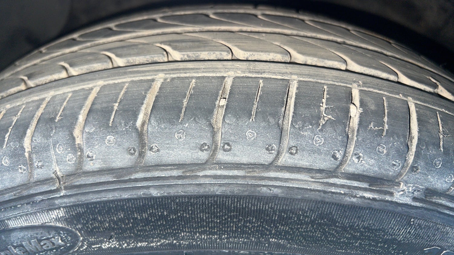 Used 2017 Hyundai Grand i10 Sportz (O) U2 1.2 CRDi Diesel Manual tyres LEFT FRONT TYRE TREAD VIEW