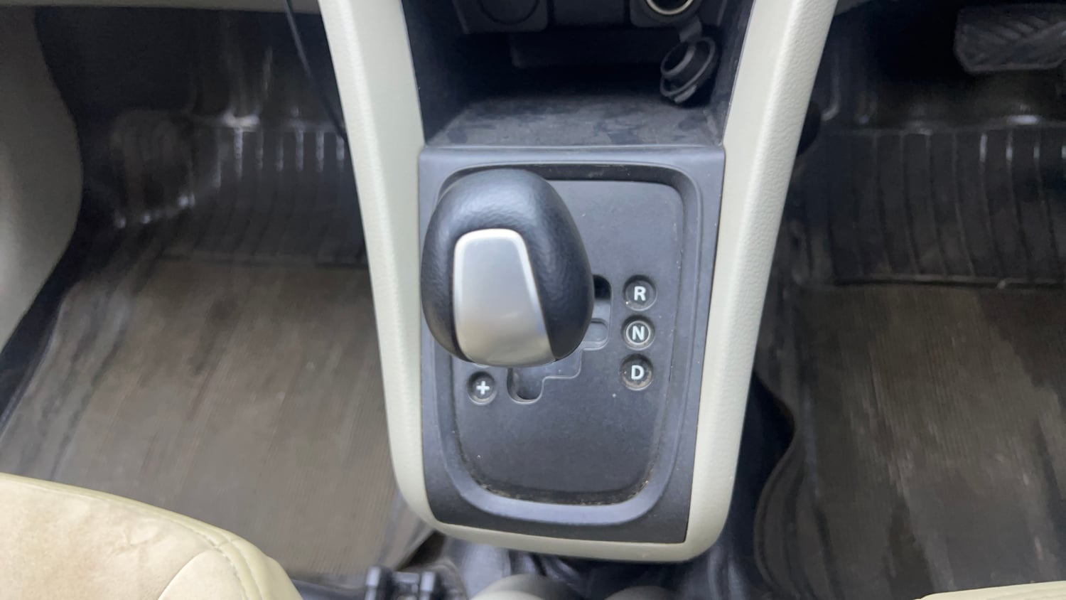 Used 2016 Maruti Suzuki Celerio VXi AMT Petrol Automatic interior GEAR  KNOB VIEW