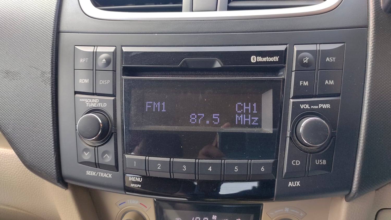 Used 2017 Maruti Suzuki Swift Dzire ZXI Petrol Manual top_features Integrated (in-dash) music system