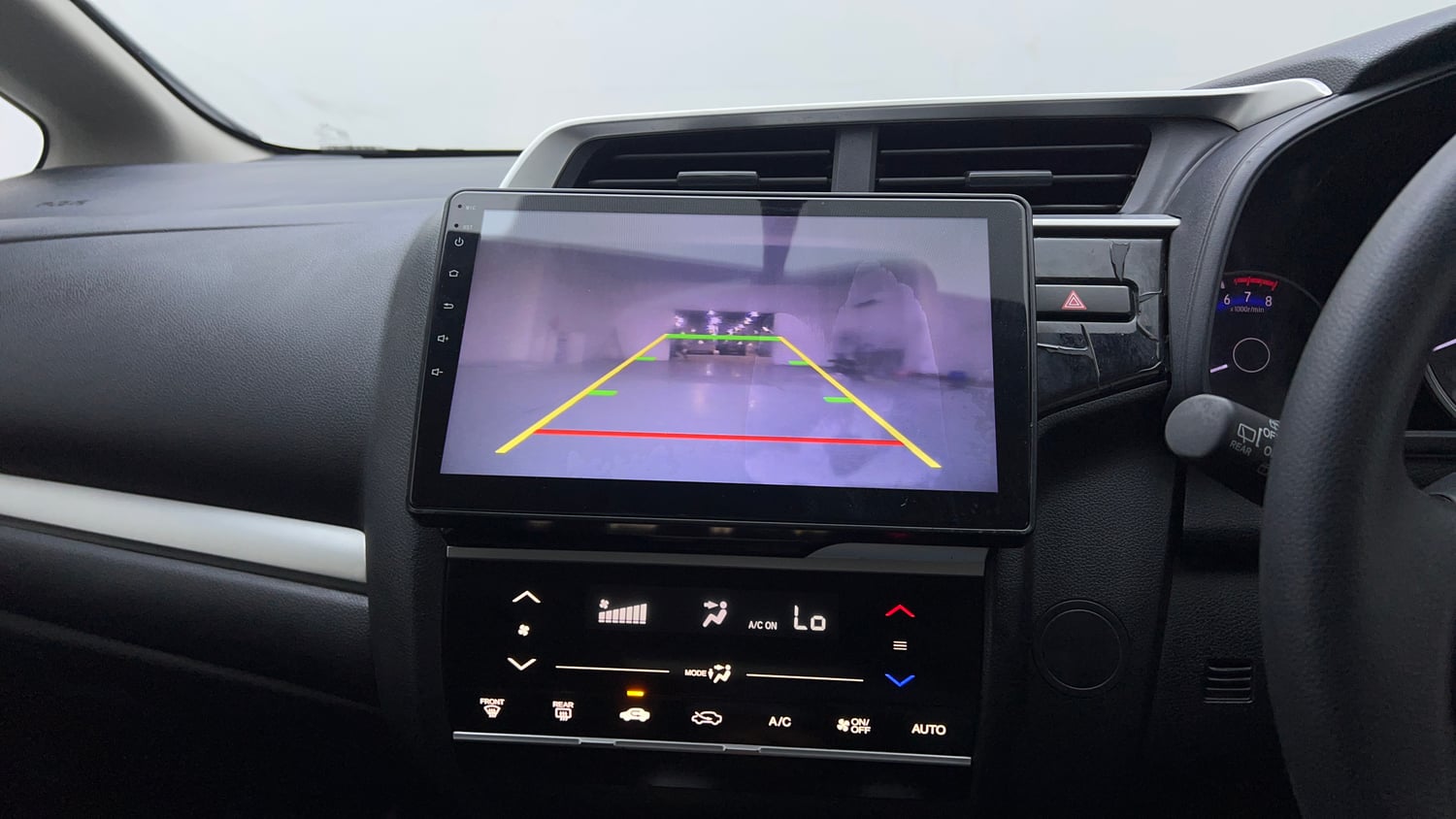 Used 2019 Honda WR-V VX MT Petrol Petrol Manual top_features Rear camera