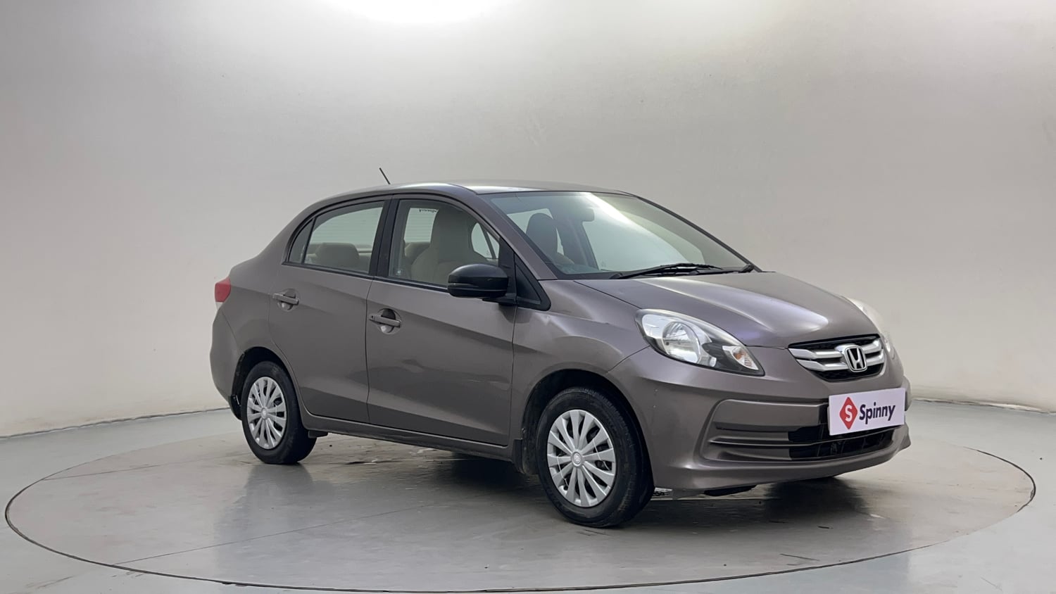 Used 2015 Honda Amaze 1.2 SX i-VTEC Petrol Manual exterior RIGHT FRONT CORNER VIEW
