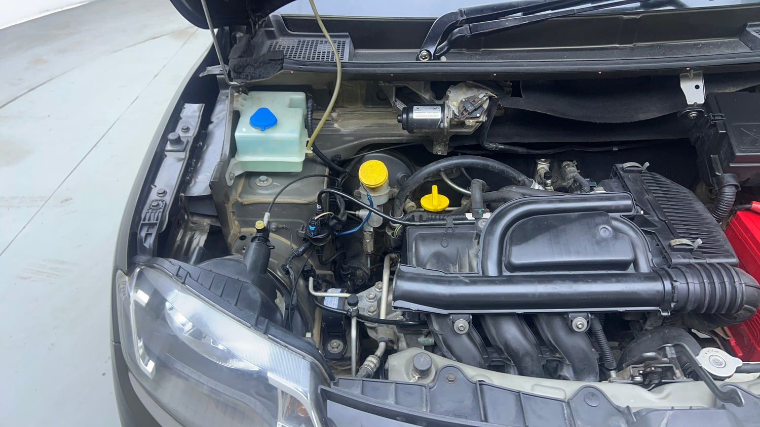 Used 2017 Renault Kwid CLIMBER 1.0 Petrol Manual engine ENGINE RIGHT SIDE VIEW