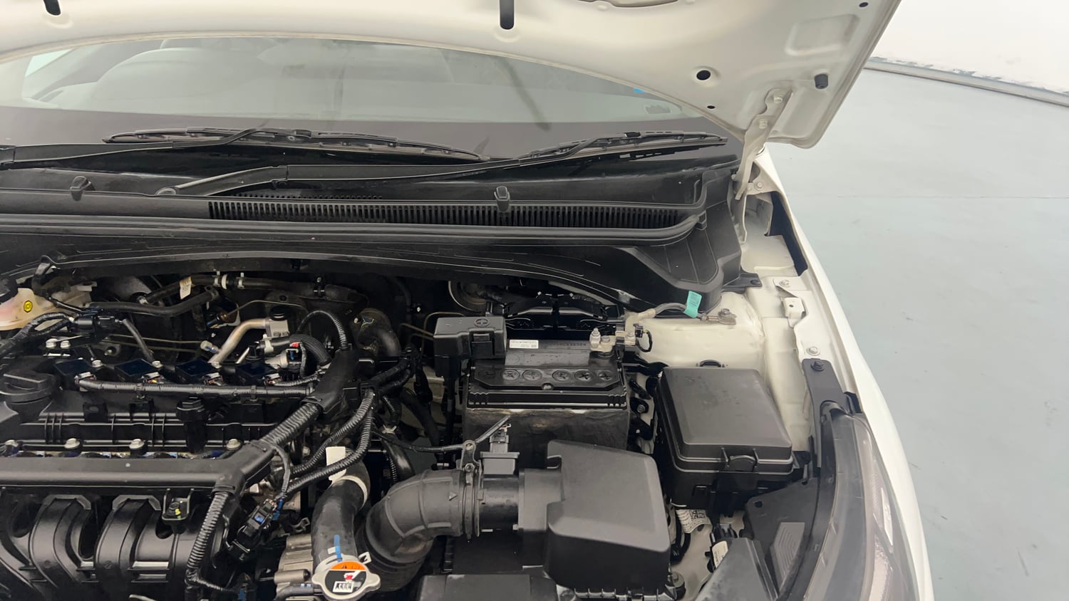 Used 2022 Hyundai i20 Asta 1.2 MT Petrol Manual engine ENGINE LEFT SIDE HINGE & APRON VIEW