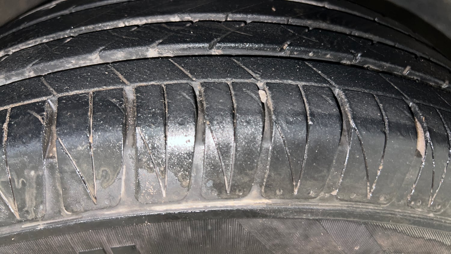 Used 2022 Kia Sonet HTK Plus 1.2 Petrol Manual tyres RIGHT FRONT TYRE TREAD VIEW