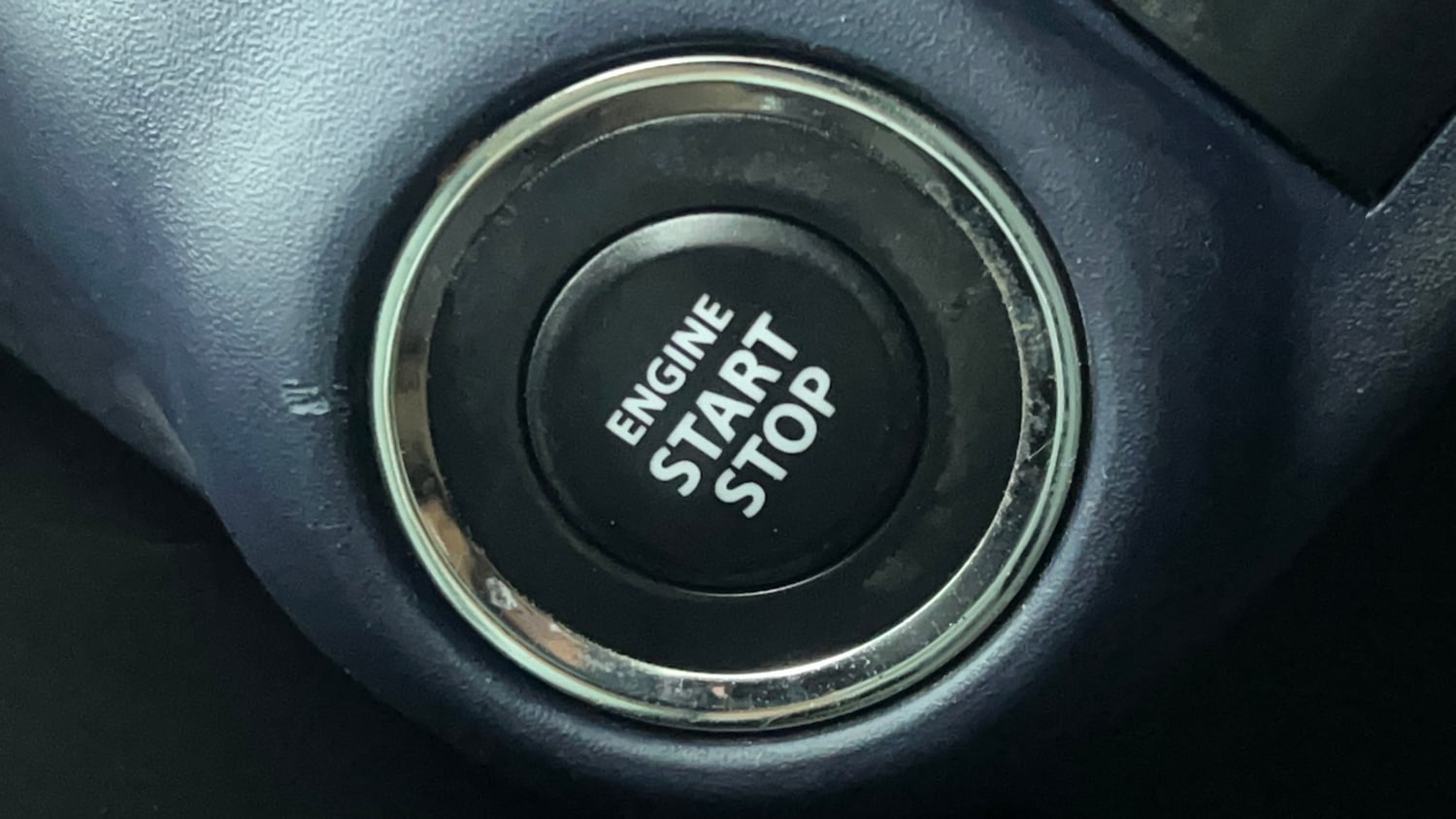 Used 2022 Maruti Suzuki Baleno Zeta MT Petrol Manual top_features Keyless start