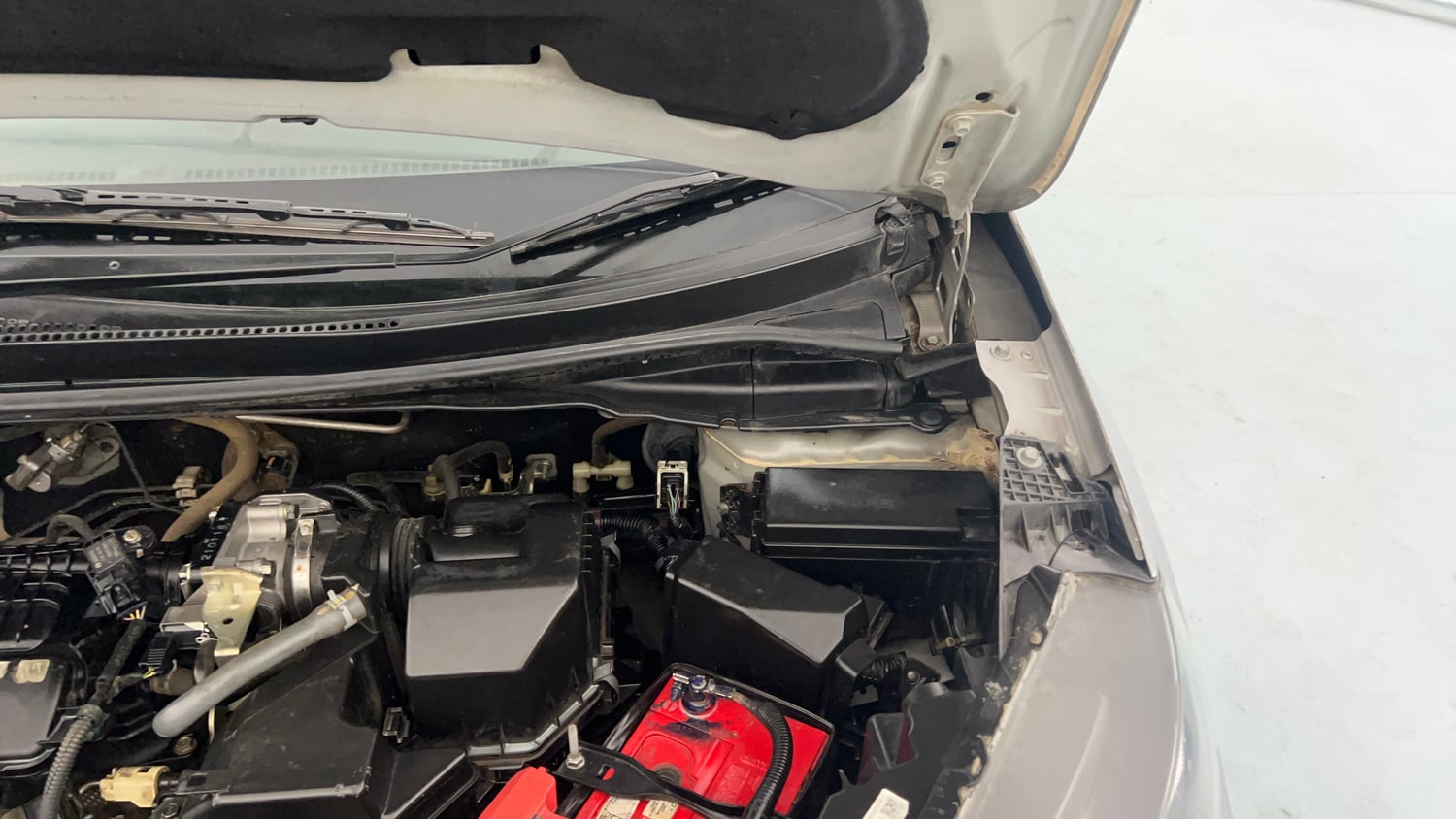 Used 2021 Honda WR-V VX MT Petrol Petrol Manual engine ENGINE LEFT SIDE HINGE & APRON VIEW