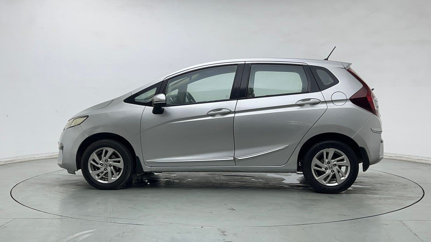 Used 2018 Honda Jazz V Petrol Petrol Manual exterior LEFT SIDE VIEW
