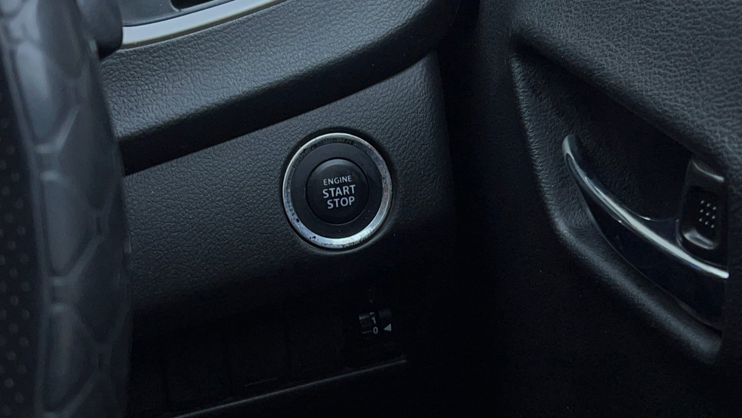 Used 2021 Maruti Suzuki Baleno Zeta Petrol Manual top_features Keyless start
