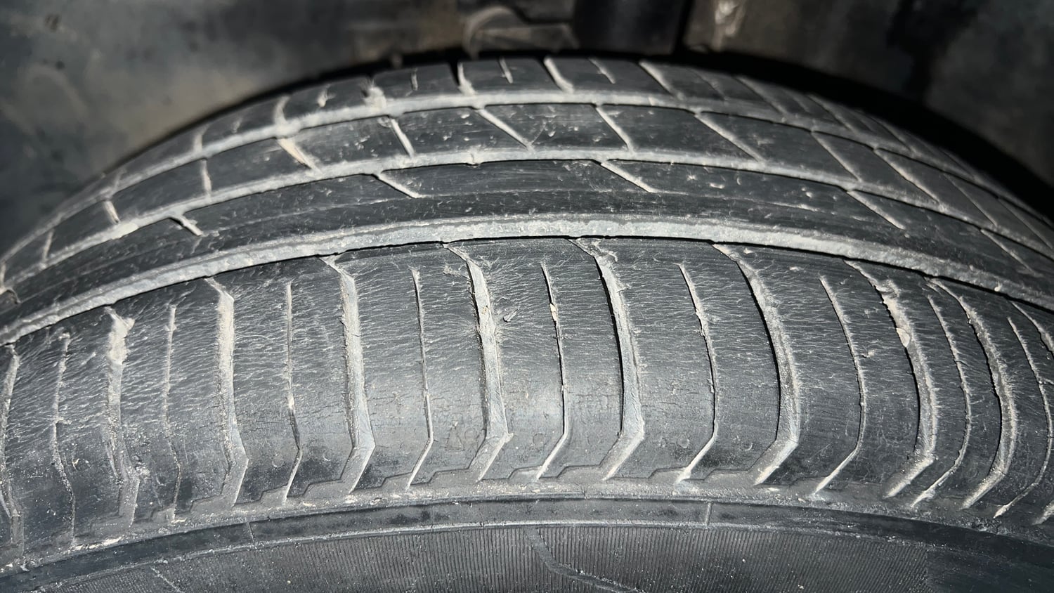 Used 2022 Tata Punch Adventure Rhythm Pack MT Petrol Manual tyres LEFT FRONT TYRE TREAD VIEW