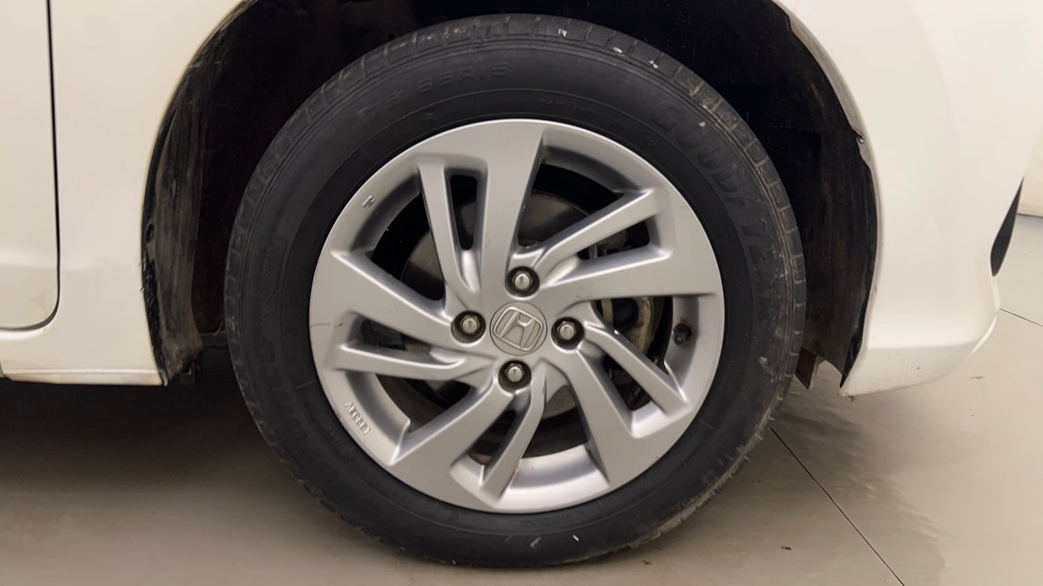Used 2021 Honda Jazz VX CVT Petrol Automatic tyres RIGHT FRONT TYRE RIM VIEW