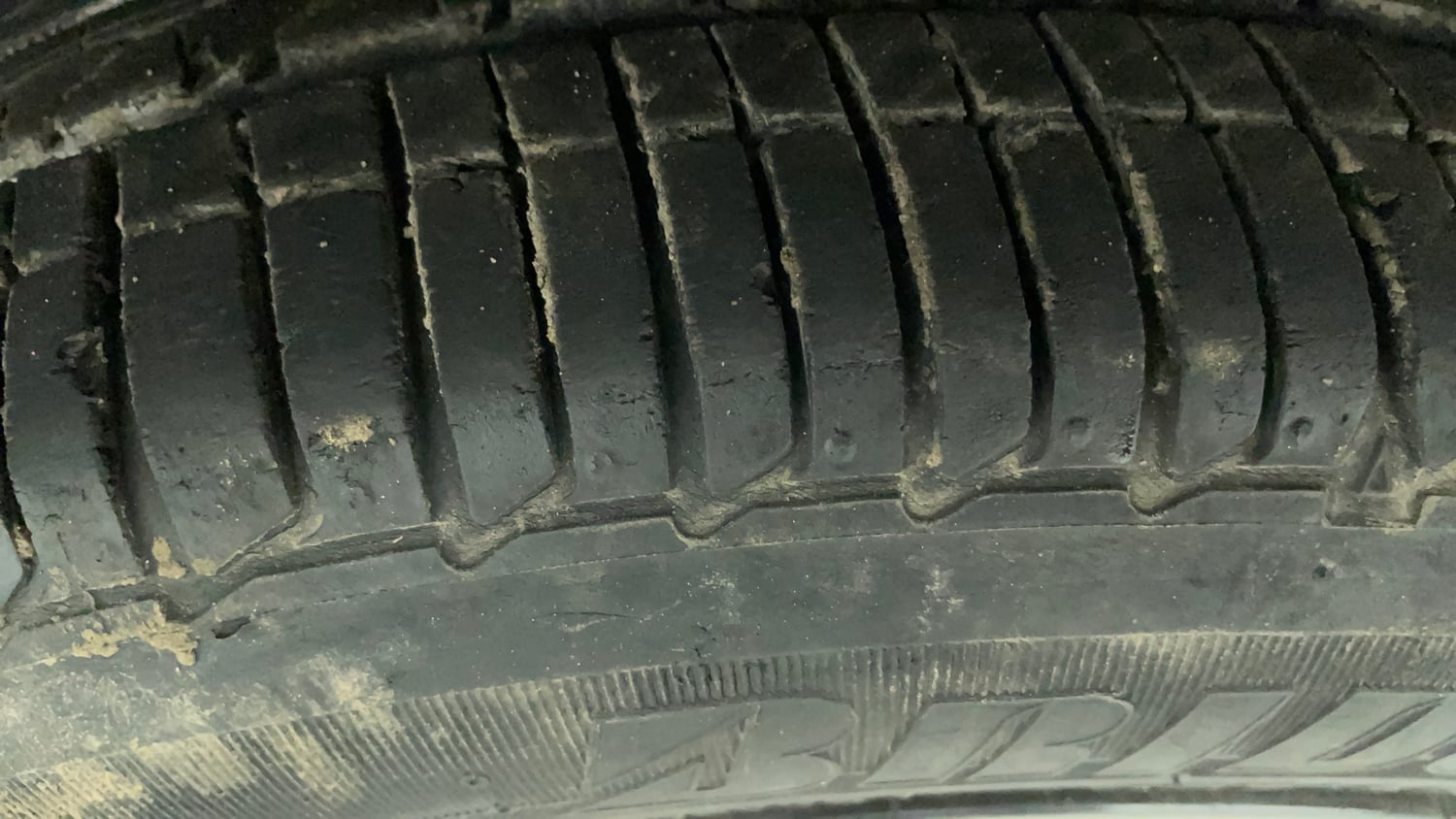 Used 2021 Tata Tiago XZA Plus Petrol Automatic tyres LEFT FRONT TYRE TREAD VIEW