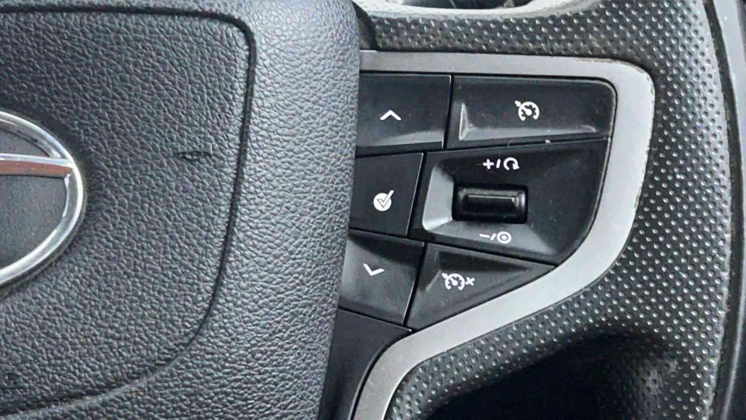 Used 2020 Tata Harrier XZA Plus Dual Tone Diesel Automatic top_features Cruise control