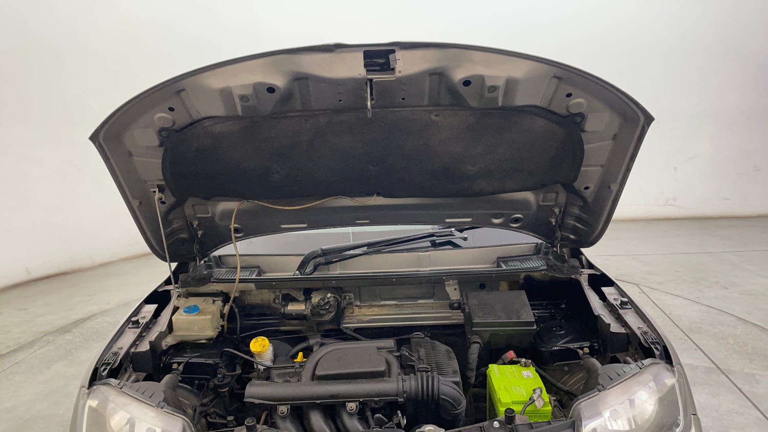 Used 2017 Renault Kwid RXT (O) 1.0 SCE Edition Petrol Manual engine ENGINE & BONNET OPEN FRONT VIEW