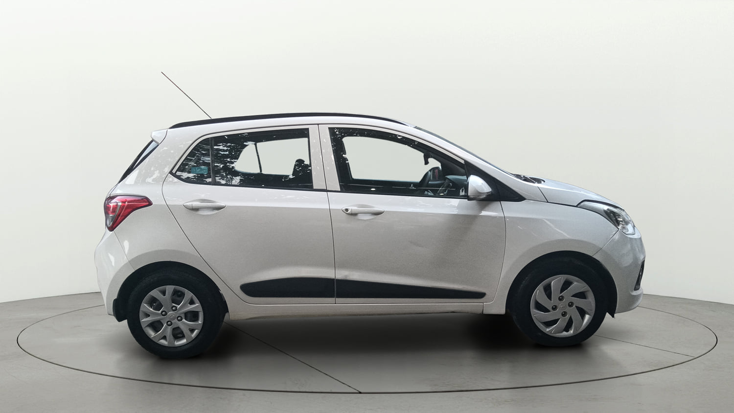 Used 2016 Hyundai Grand i10 Sportz 1.2 Kappa VTVT Petrol Manual exterior RIGHT SIDE VIEW
