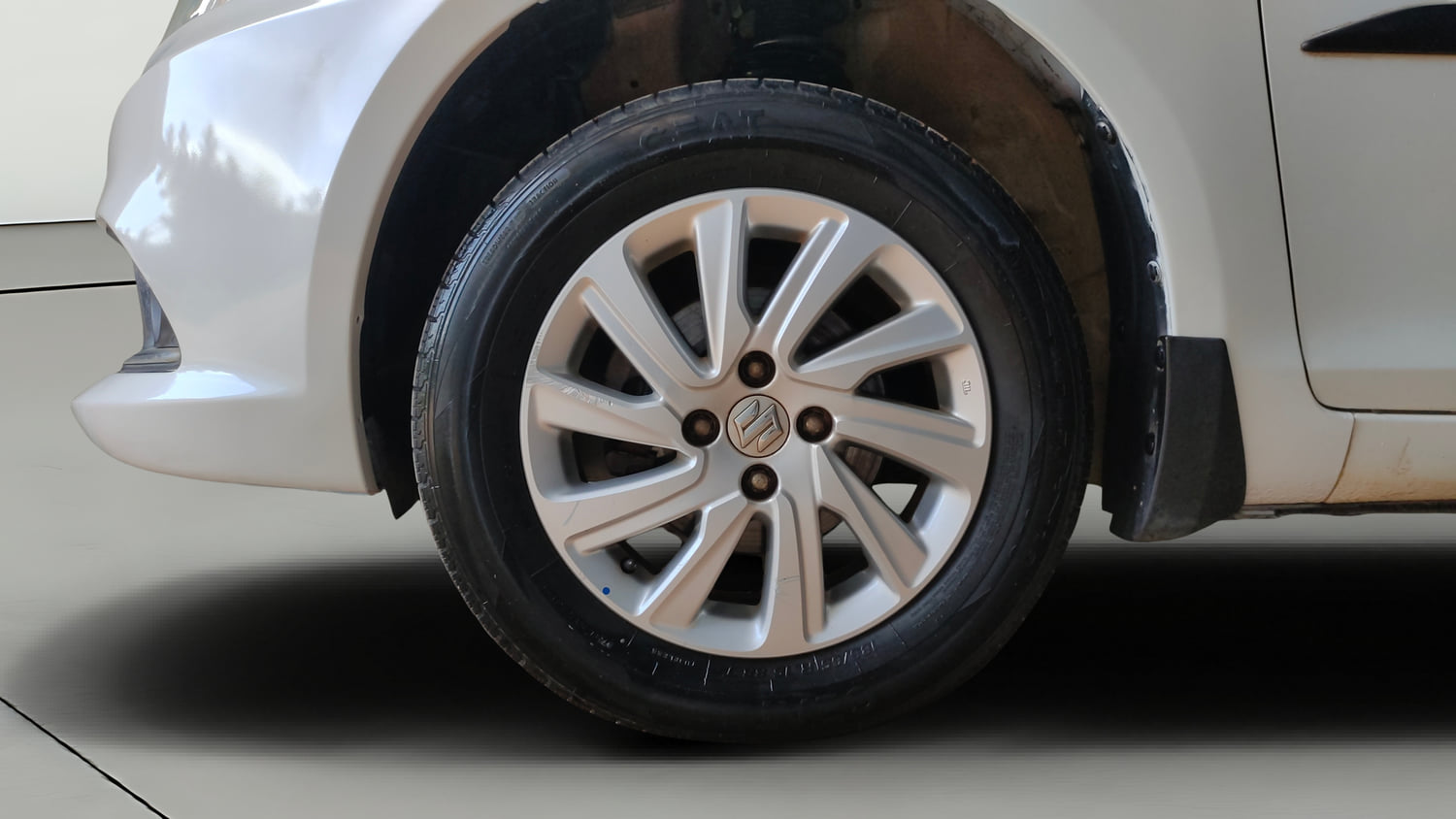 Used 2017 Maruti Suzuki Swift Dzire ZXI Petrol Manual tyres LEFT FRONT TYRE RIM VIEW