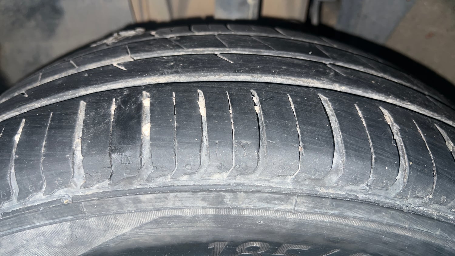 Used 2022 Renault Triber RXZ Petrol Manual tyres LEFT FRONT TYRE TREAD VIEW