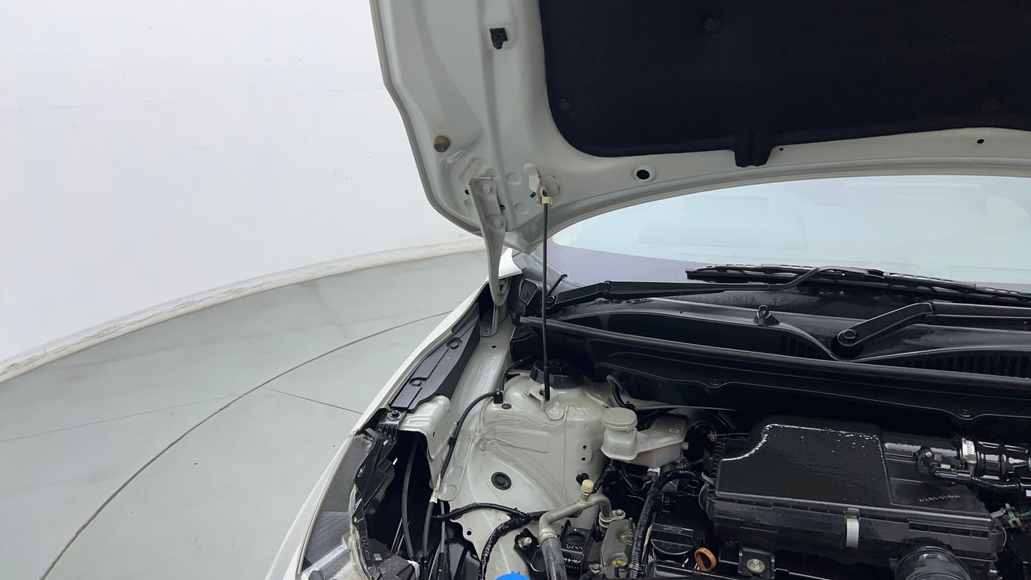 Used 2022 Toyota Glanza V AMT Petrol Automatic engine ENGINE RIGHT SIDE HINGE & APRON VIEW