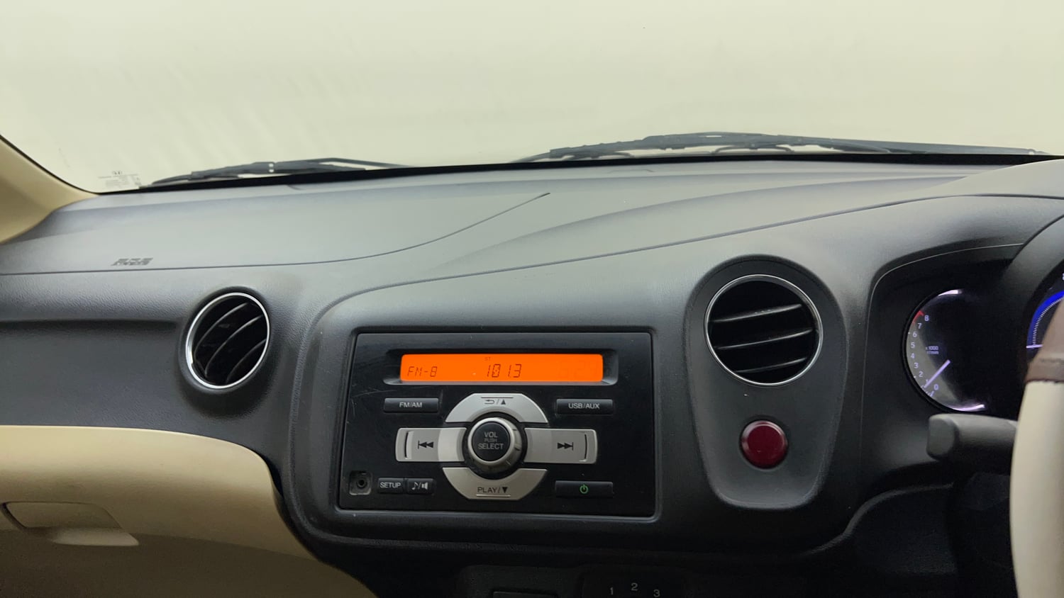 Used 2015 Honda Amaze 1.2 SX i-VTEC Petrol Manual top_features Integrated (in-dash) music system