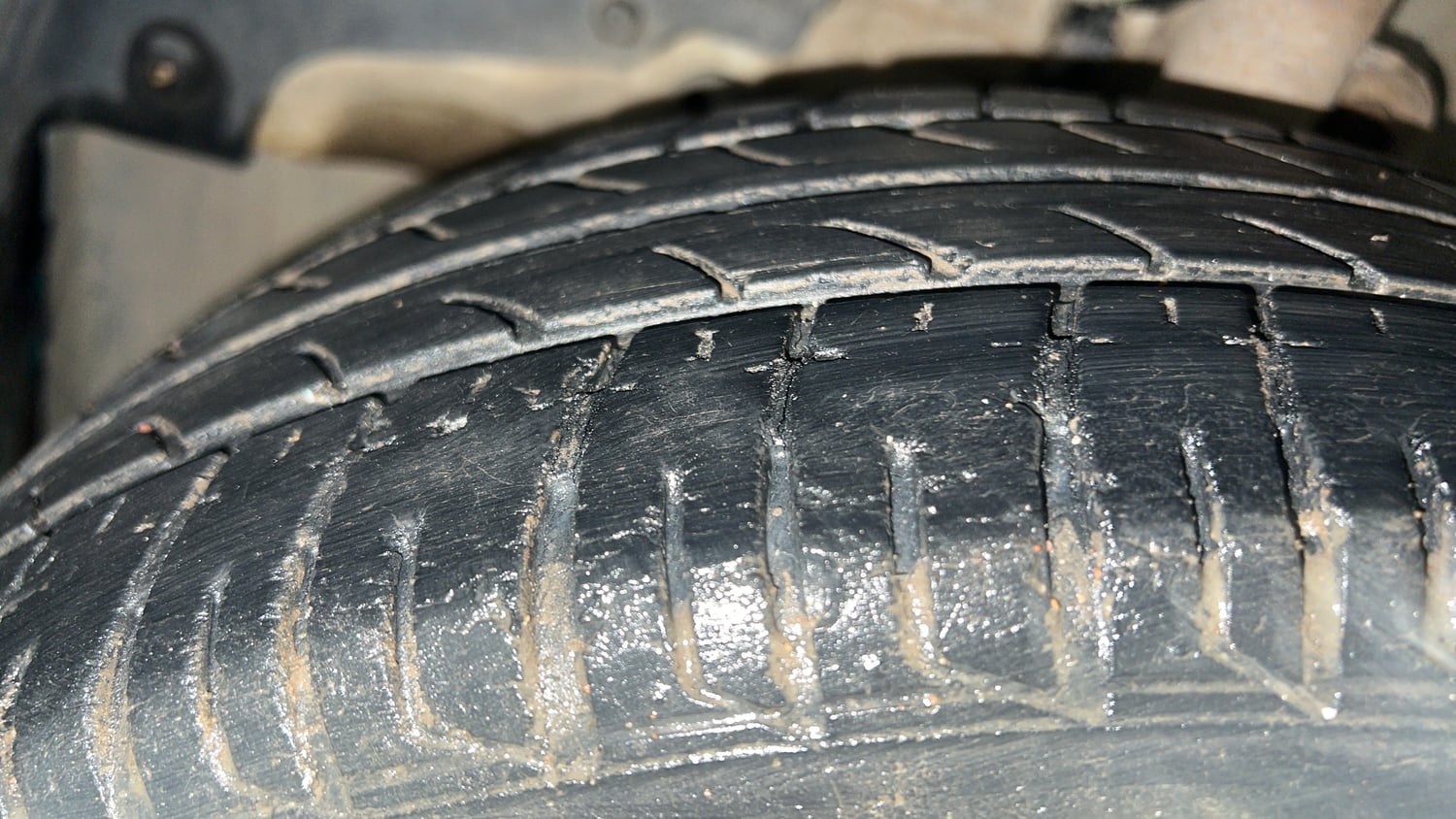 Used 2019 Mahindra KUV100 NXT K8 6 STR Petrol Manual tyres LEFT FRONT TYRE TREAD VIEW