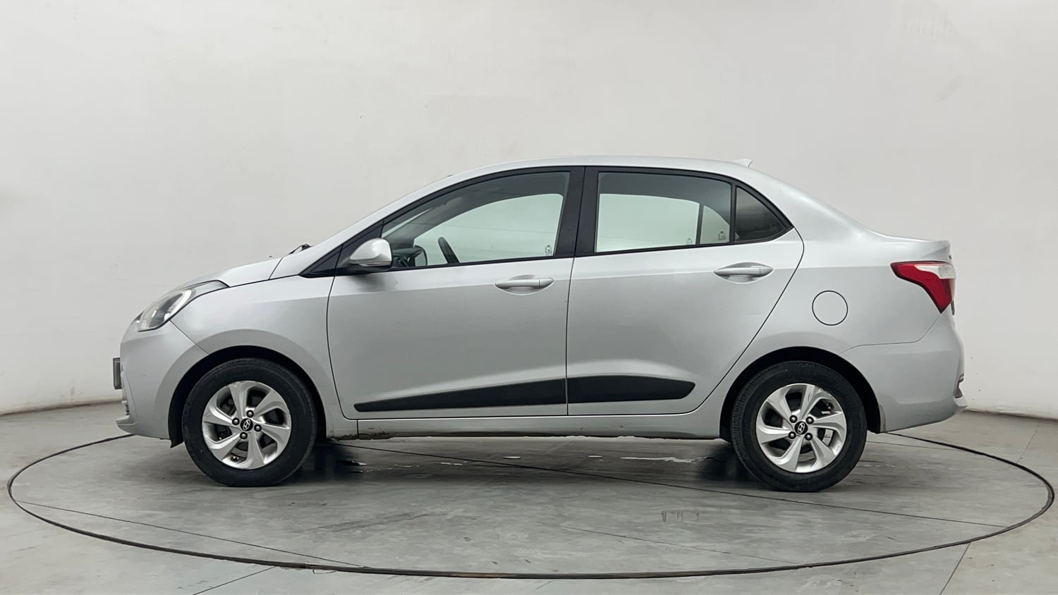Used 2018 Hyundai Xcent SX Petrol Manual exterior LEFT SIDE VIEW