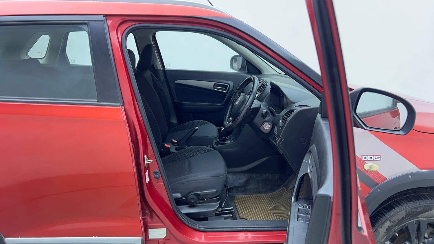 Used 2018 maruti-suzuki Vitara Brezza ZDi AGS Diesel Automatic interior RIGHT SIDE FRONT DOOR CABIN VIEW
