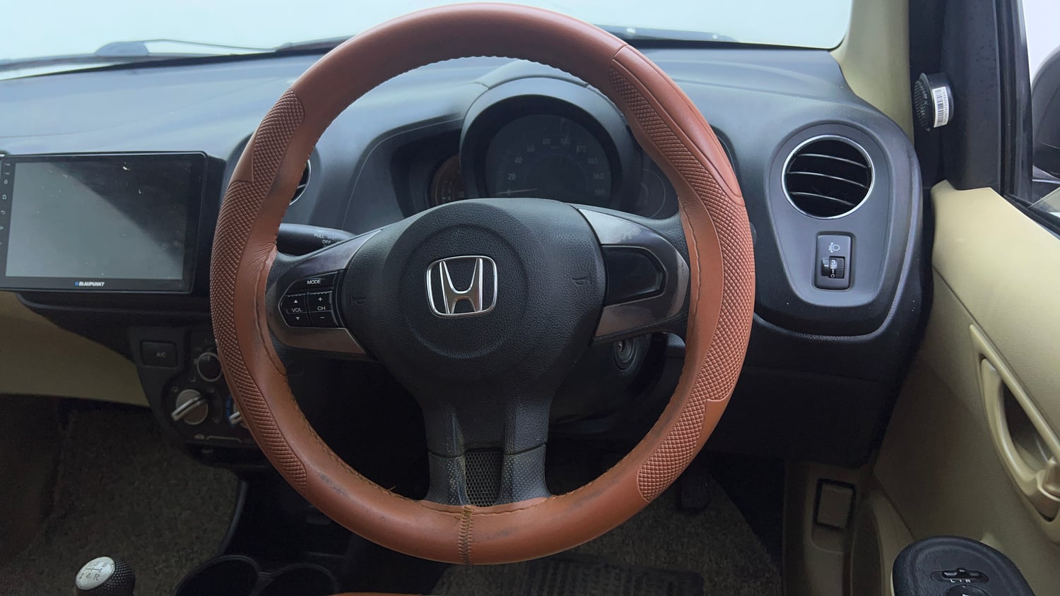 Used 2015 Honda Amaze 1.2 S i-VTEC Petrol Manual top_features Steering mounted controls