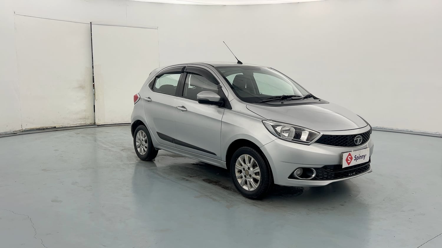 Used 2018 Tata Tiago Revotron XZ Petrol Manual exterior RIGHT FRONT CORNER VIEW