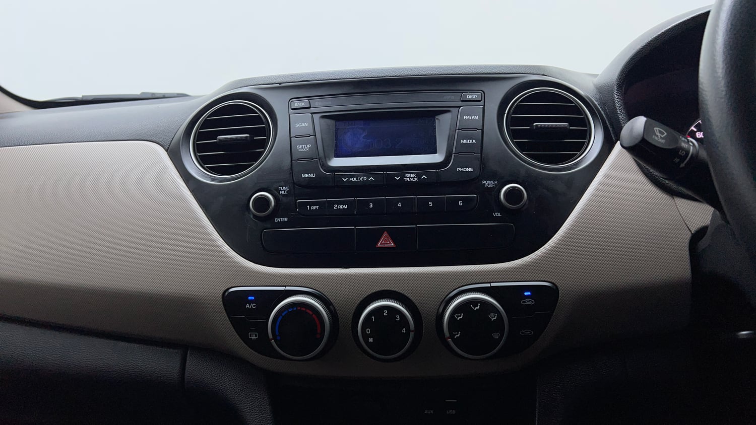 Used 2016 Hyundai Grand i10 Sportz 1.2 Kappa VTVT Petrol Manual top_features Integrated (in-dash) music system