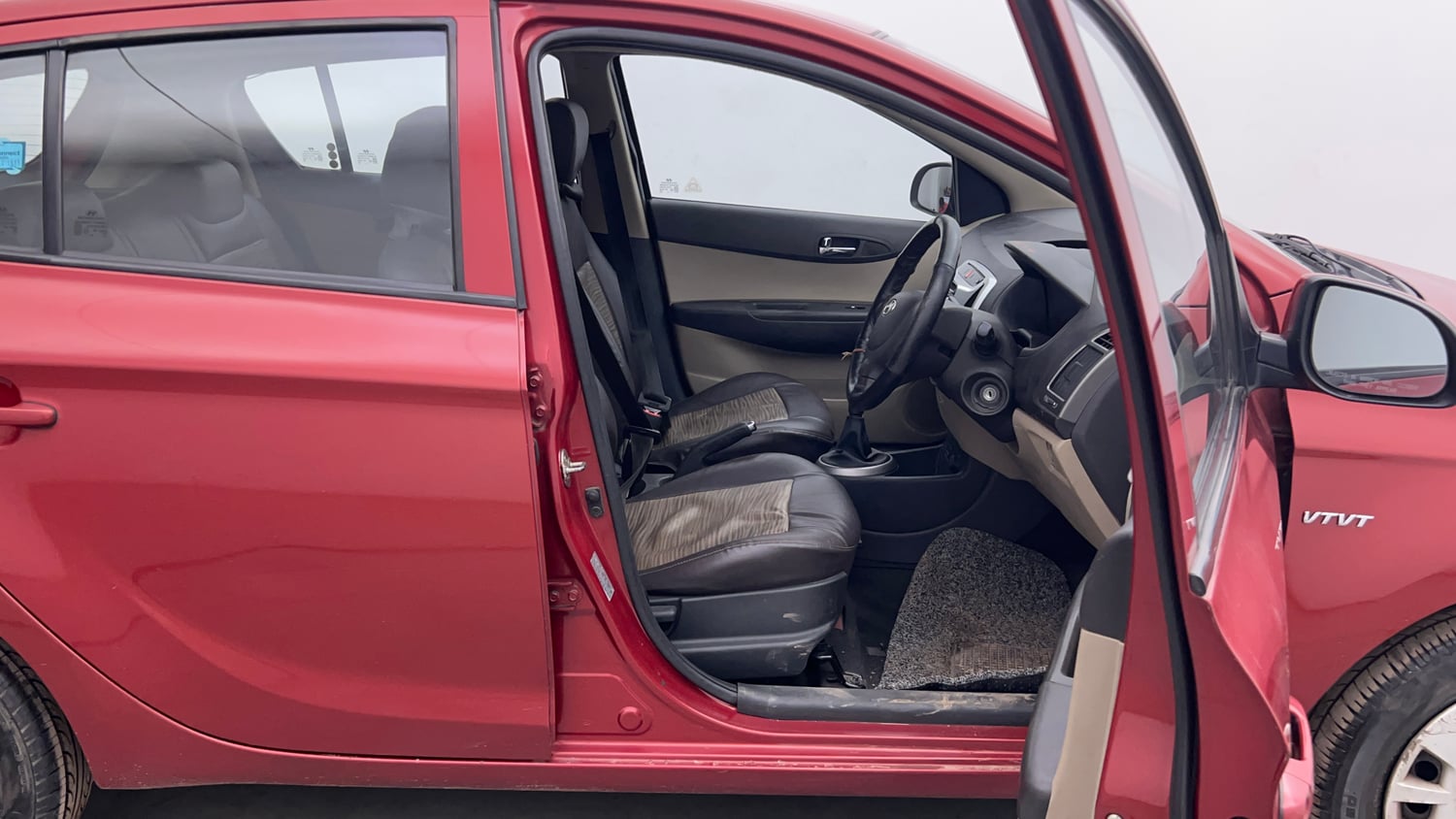 Used 2012 Hyundai i20 Magna (O) 1.2 Petrol Manual interior RIGHT SIDE FRONT DOOR CABIN VIEW