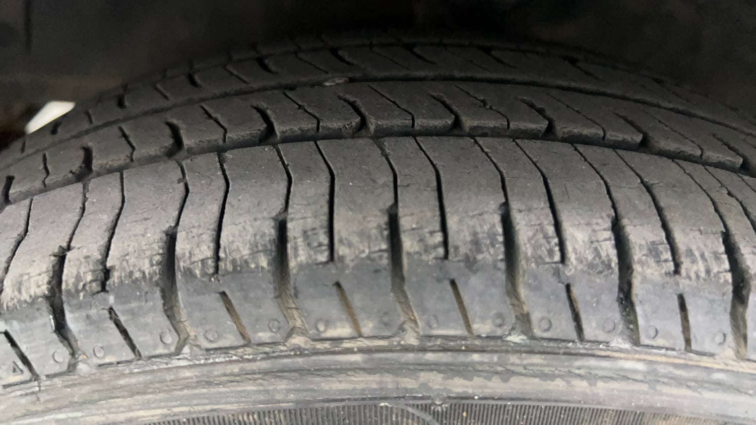 Used 2016 Hyundai Eon Magna + Petrol Manual tyres LEFT FRONT TYRE TREAD VIEW