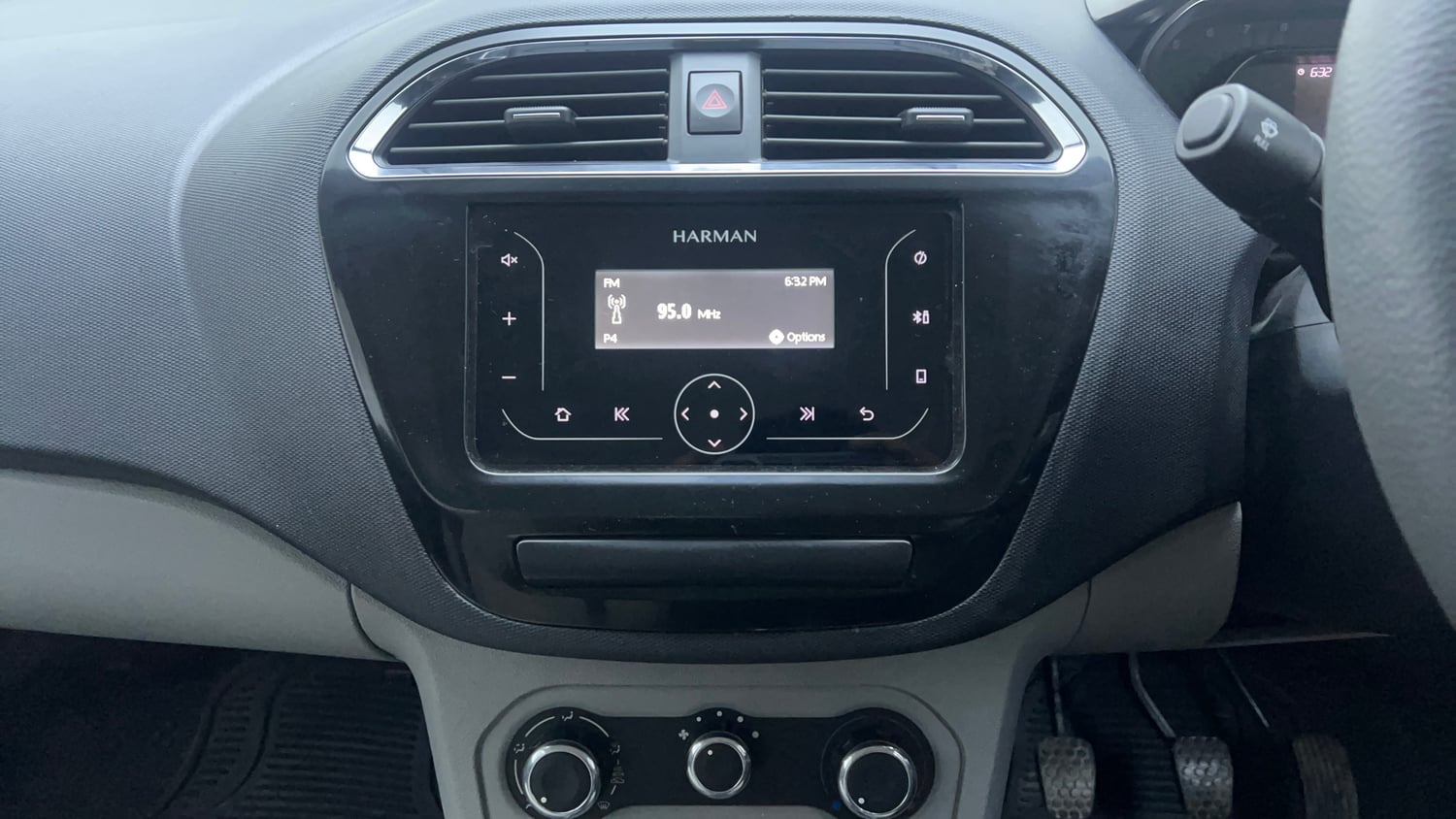 Used 2021 Tata Tiago XT Petrol Manual interior MUSIC SYSTEM & AC CONTROL VIEW