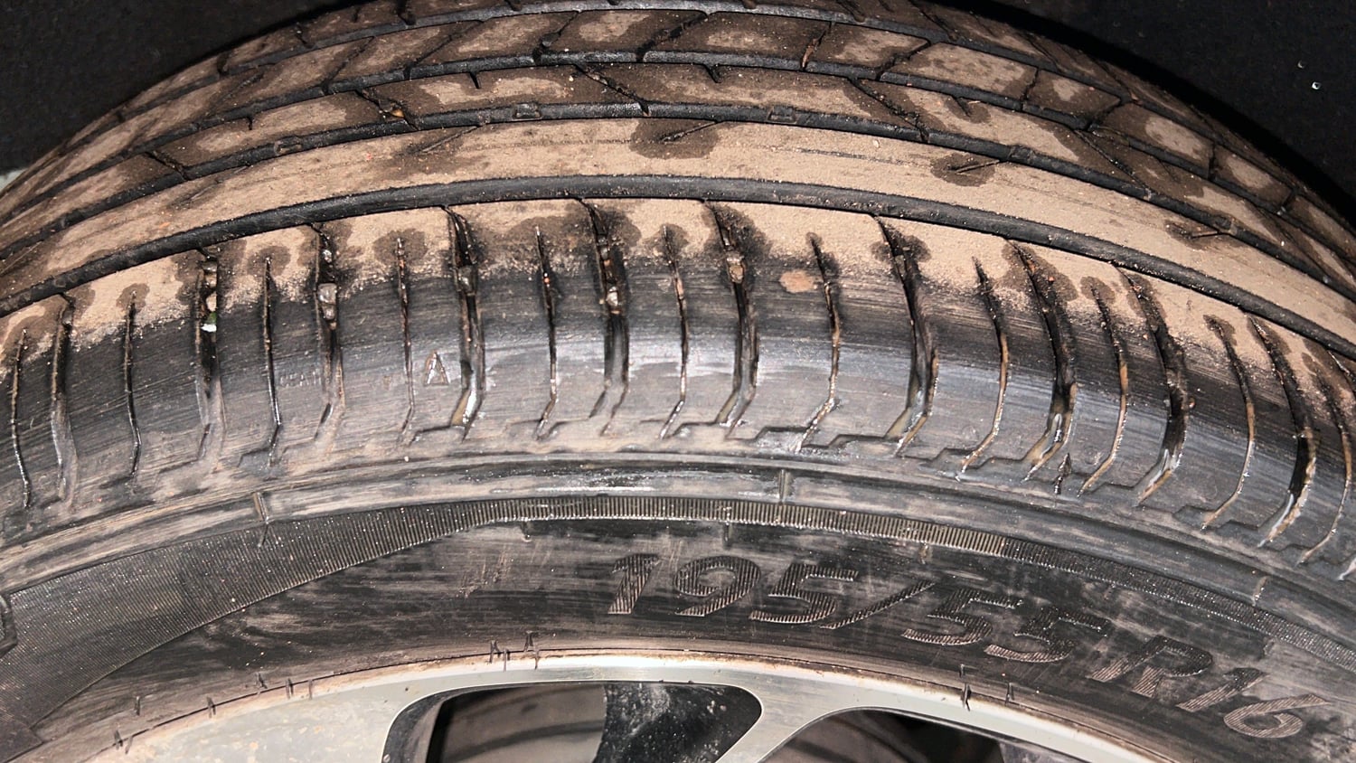 Used 2020 Maruti Suzuki Baleno Zeta Automatic Petrol Automatic tyres RIGHT REAR TYRE TREAD VIEW