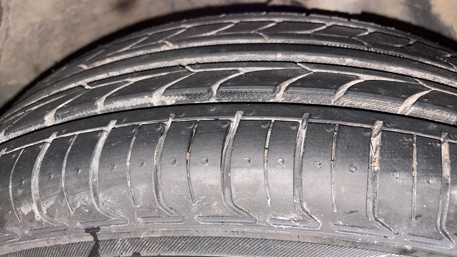 Used 2016 Hyundai Grand i10 Asta AT 1.2 Kappa VTVT Petrol Automatic tyres RIGHT FRONT TYRE TREAD VIEW