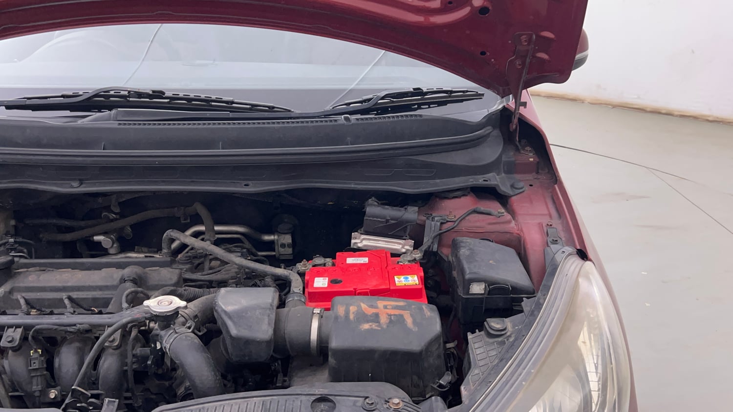 Used 2012 Hyundai i20 Magna (O) 1.2 Petrol Manual engine ENGINE LEFT SIDE HINGE & APRON VIEW