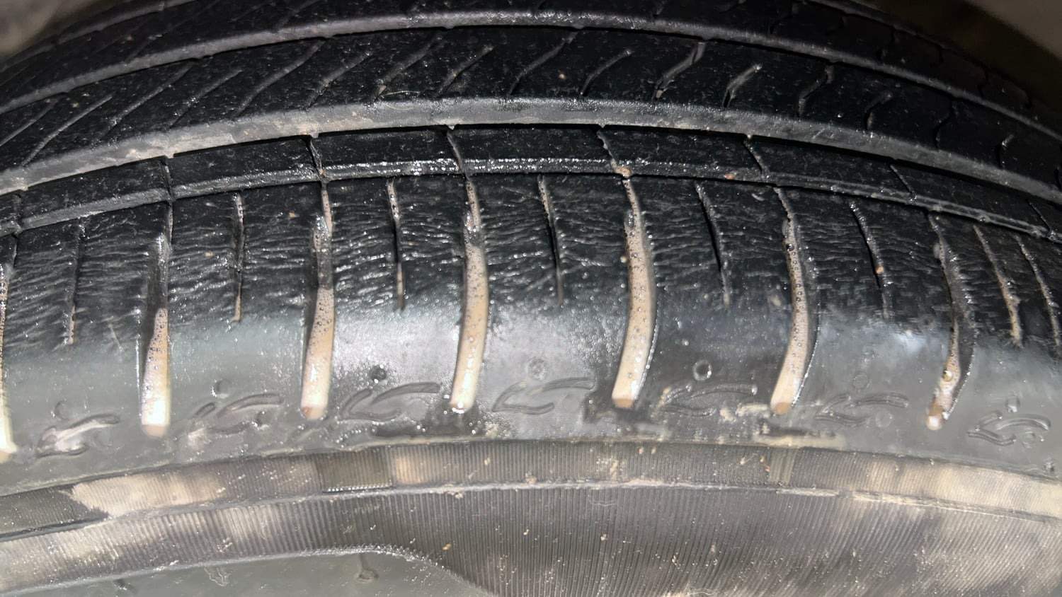 Used 2021 Hyundai Grand i10 Nios Asta AMT 1.2 Kappa VTVT Petrol Automatic tyres LEFT FRONT TYRE TREAD VIEW