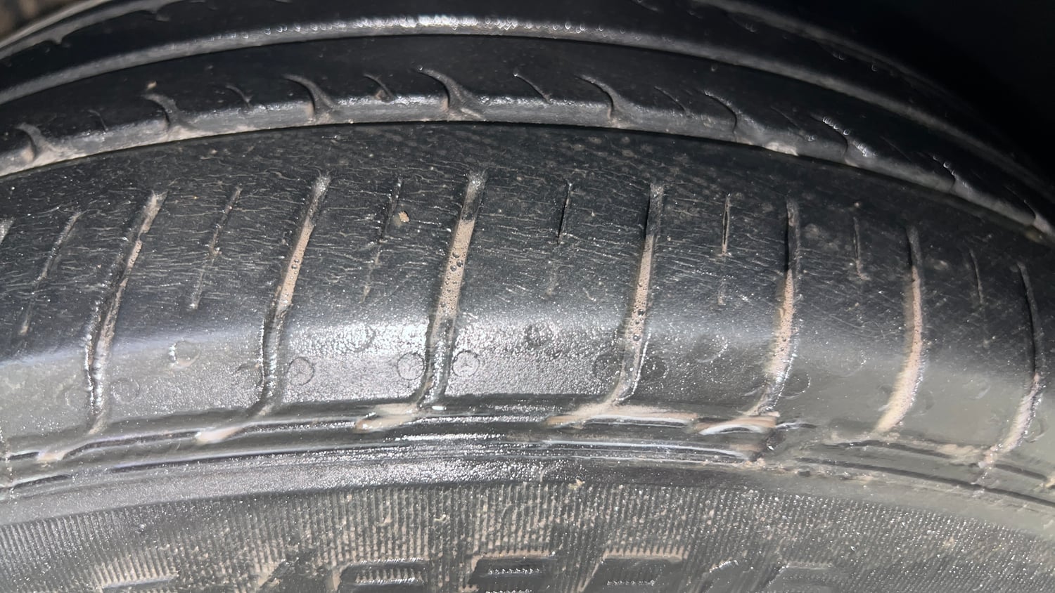 Used 2013 Volkswagen Vento Comfortline Diesel Diesel Manual tyres RIGHT FRONT TYRE TREAD VIEW
