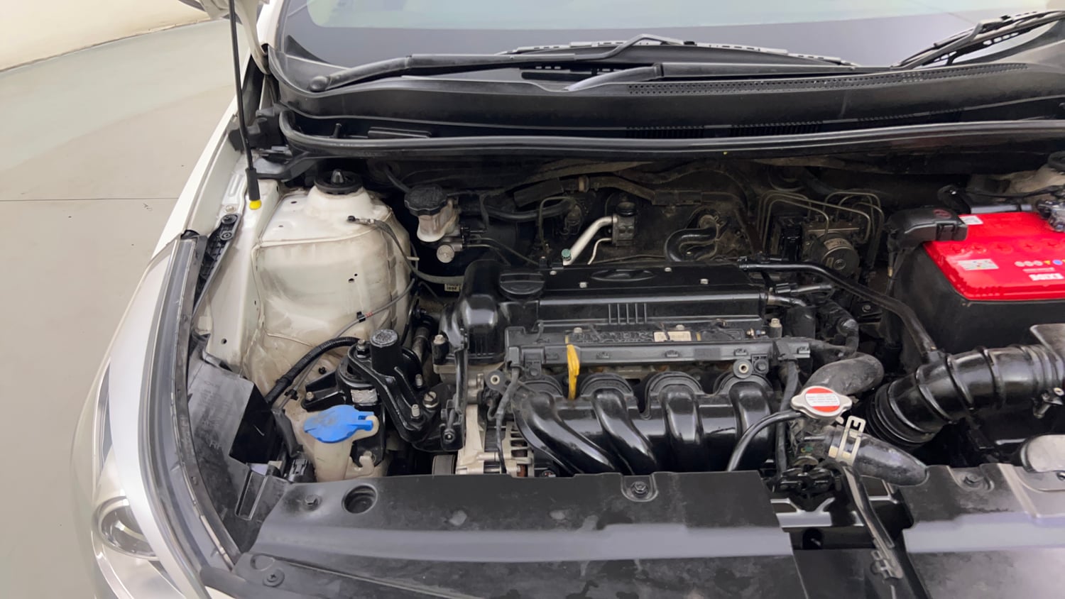 Used 2016 Hyundai Verna 1.6 VTVT SX Petrol Manual engine ENGINE RIGHT SIDE HINGE & APRON VIEW