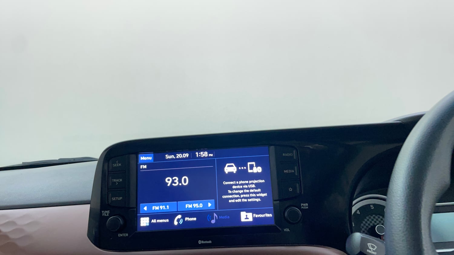 Used 2022 Hyundai Aura SX 1.2 Petrol Petrol Manual top_features Touch screen infotainment system