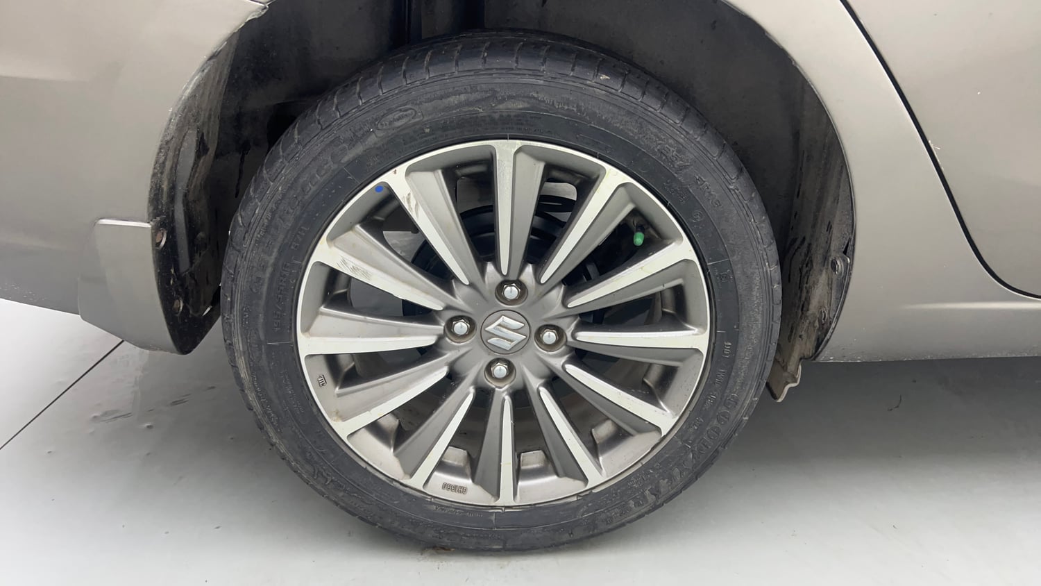 Used 2022 Maruti Suzuki Ciaz Alpha 1.5 Petrol Manual tyres RIGHT REAR TYRE RIM VIEW