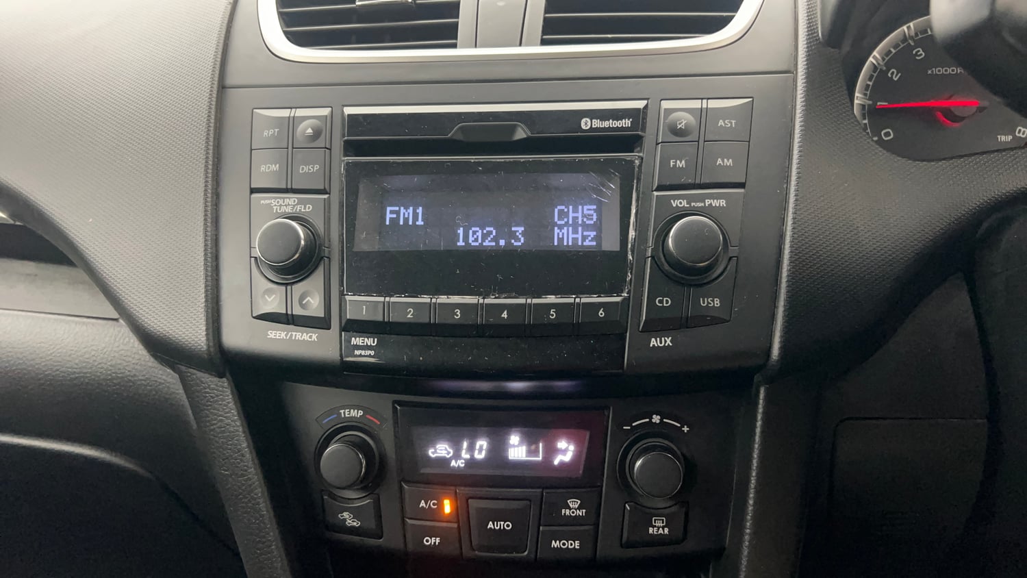 Used 2016 Maruti Suzuki Swift ZXi Petrol Manual interior MUSIC SYSTEM & AC CONTROL VIEW