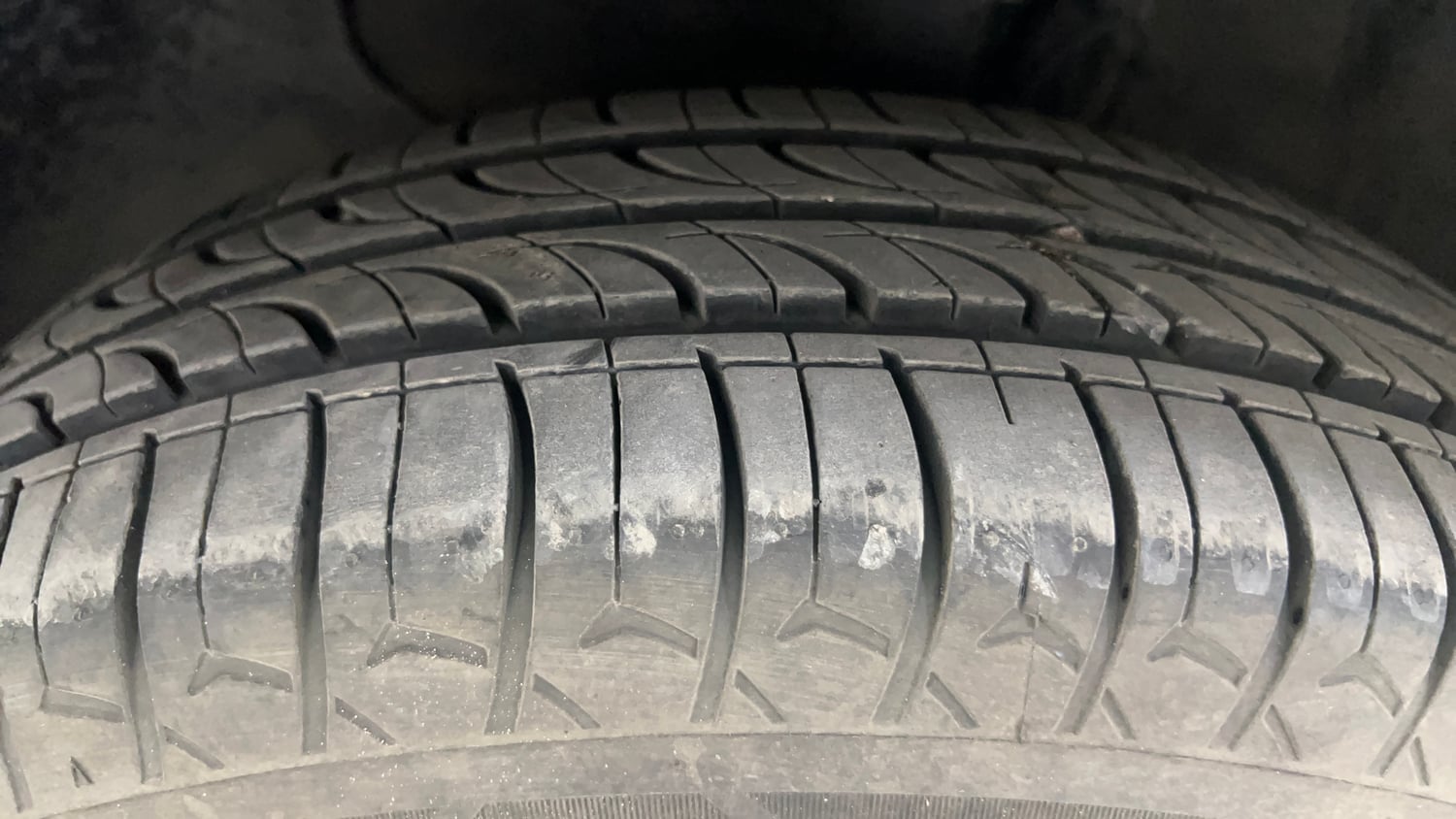 Used 2014 Hyundai Elite i20 Sportz 1.2 Petrol Manual tyres LEFT FRONT TYRE TREAD VIEW