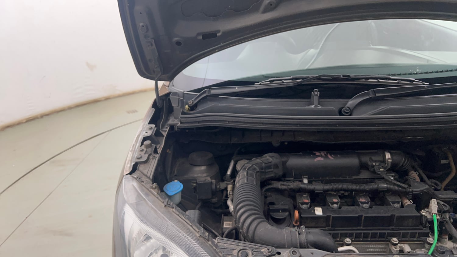 Used 2022 Maruti Suzuki Wagon R ZXI Plus 1.2 Petrol Manual engine ENGINE RIGHT SIDE HINGE & APRON VIEW