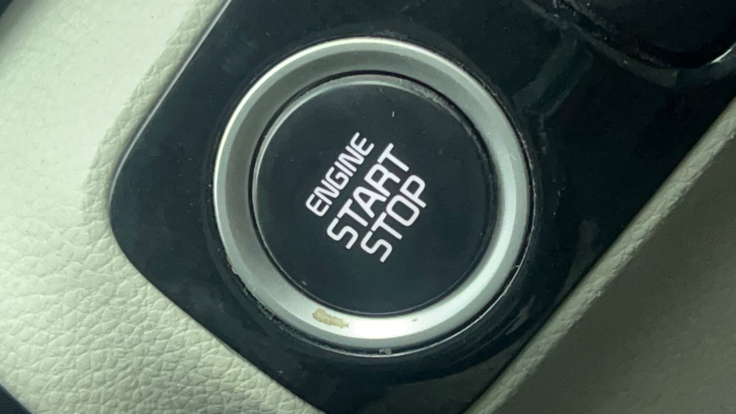 Used 2022 Kia Sonet HTX Plus 1.5 Diesel Manual top_features Keyless start