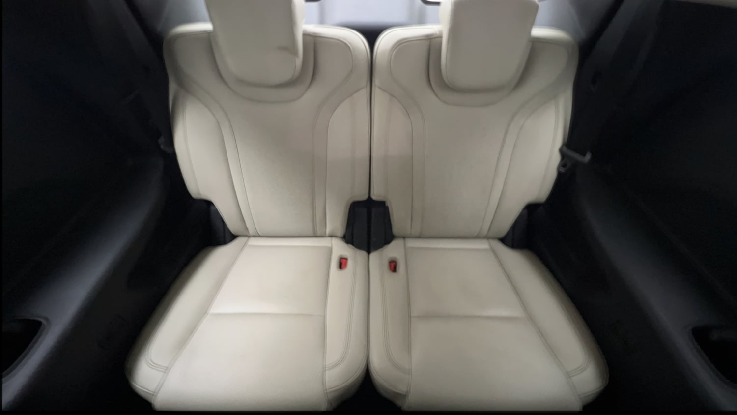 Used 2022 Mahindra XUV700 AX 7 Petrol AT Luxury Pack 7 STR Petrol Automatic interior THIRD ROW SEAT