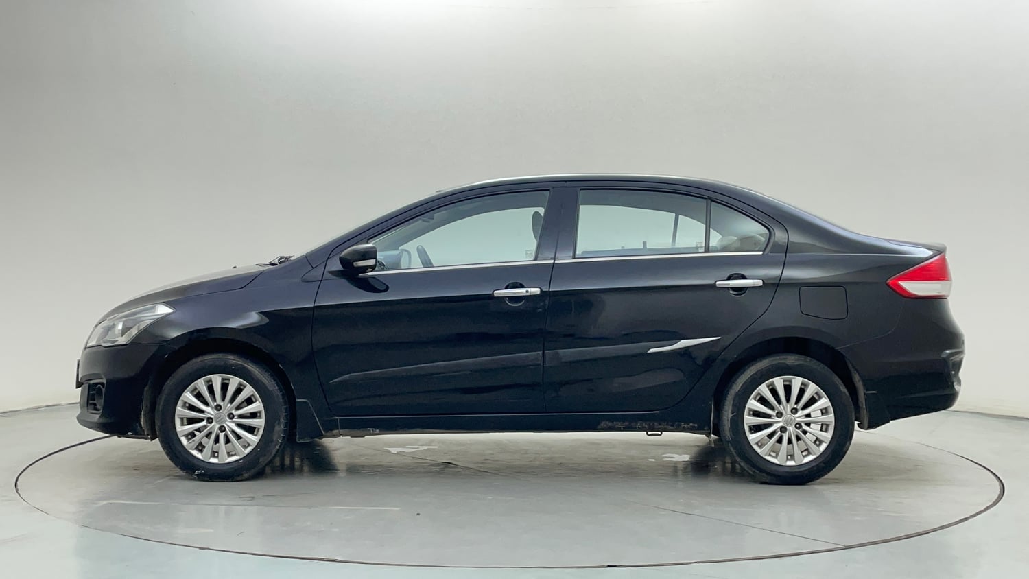 Used 2017 Maruti Suzuki Ciaz Zeta 1.4 AT Petrol Automatic exterior LEFT SIDE VIEW
