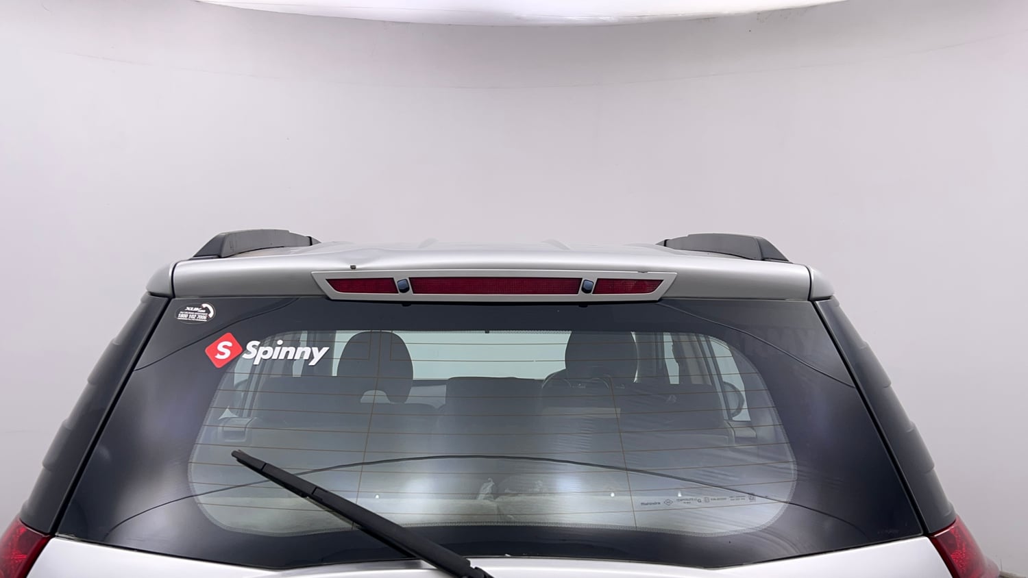 Used 2015 Mahindra XUV500 W6 Diesel Manual exterior BACK WINDSHIELD VIEW