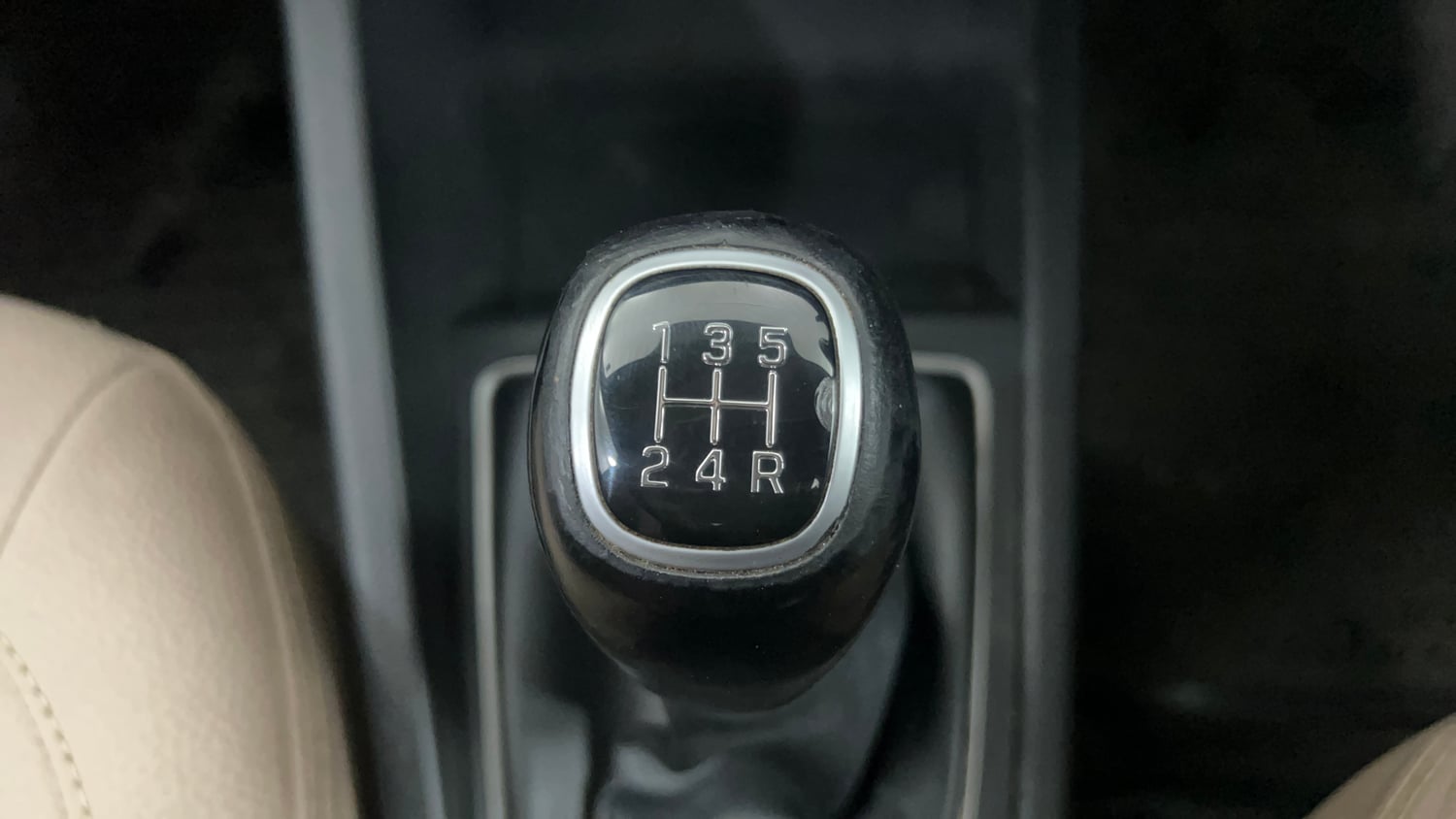 Used 2014 Hyundai Elite i20 Sportz 1.2 Petrol Manual interior GEAR  KNOB VIEW